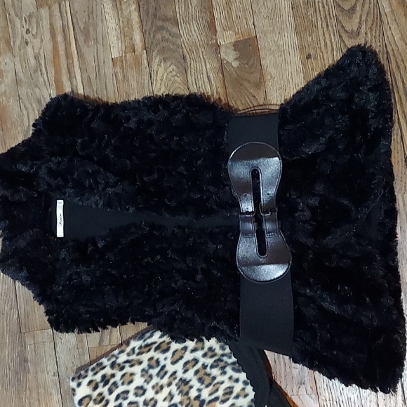 3 Tops - Picture 3 of 9